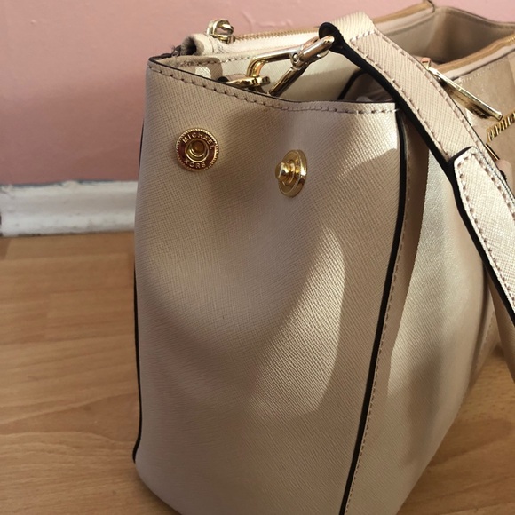 Michael Kors Blush Bag / Purse w/ Removable Strap - Picture 3 of 15